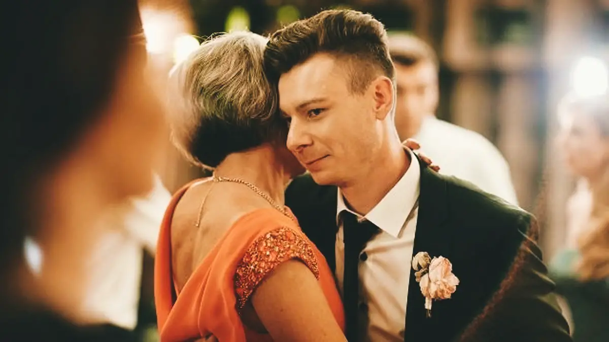 Groom skips mother-son dance with stepmother, father leaves wedding